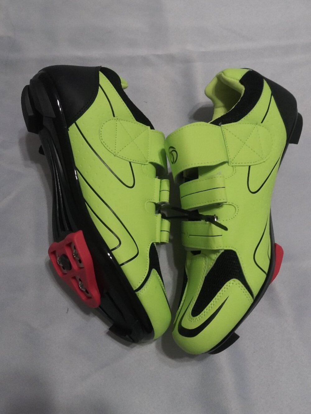 Cycling shoes size Euro 45 with key